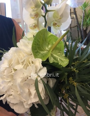 Mazzo di orchidee e ortensie