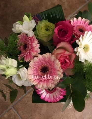 Bouquet di gerbere e rose colori assortiti, i colori dei fiori possono essere scelti in base alle disponibilità del momento